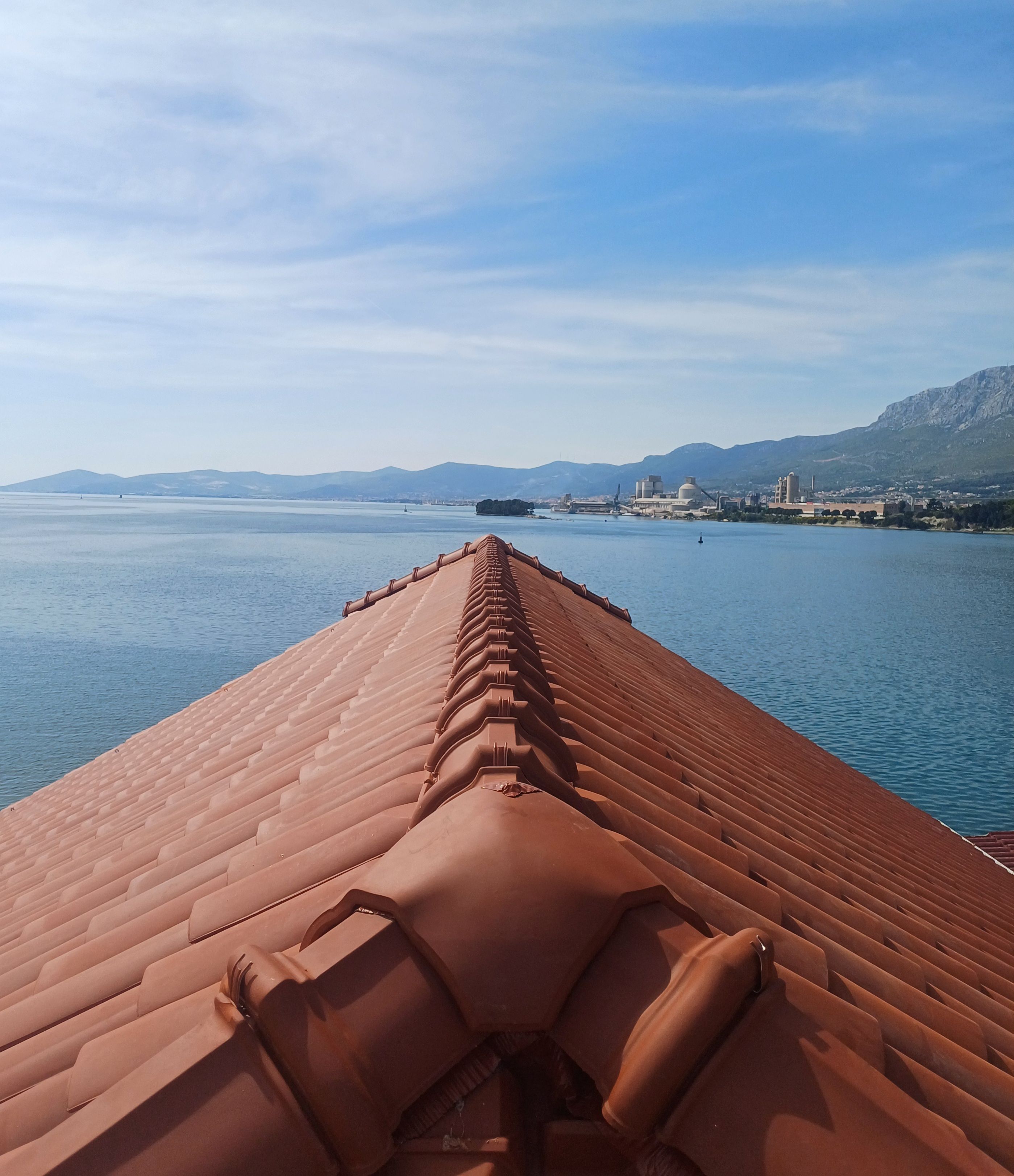 Hrvatska Vranjic - krov na četiri vode s limenom oblogom izvedena od strane Meridiem tectum