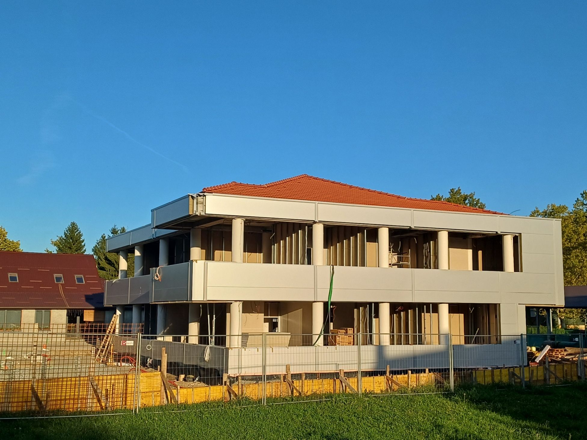 Hrvatska Kostajnica - izvedba krova Centra za socijalnu skrb izvedena od strane Meridiem tectum