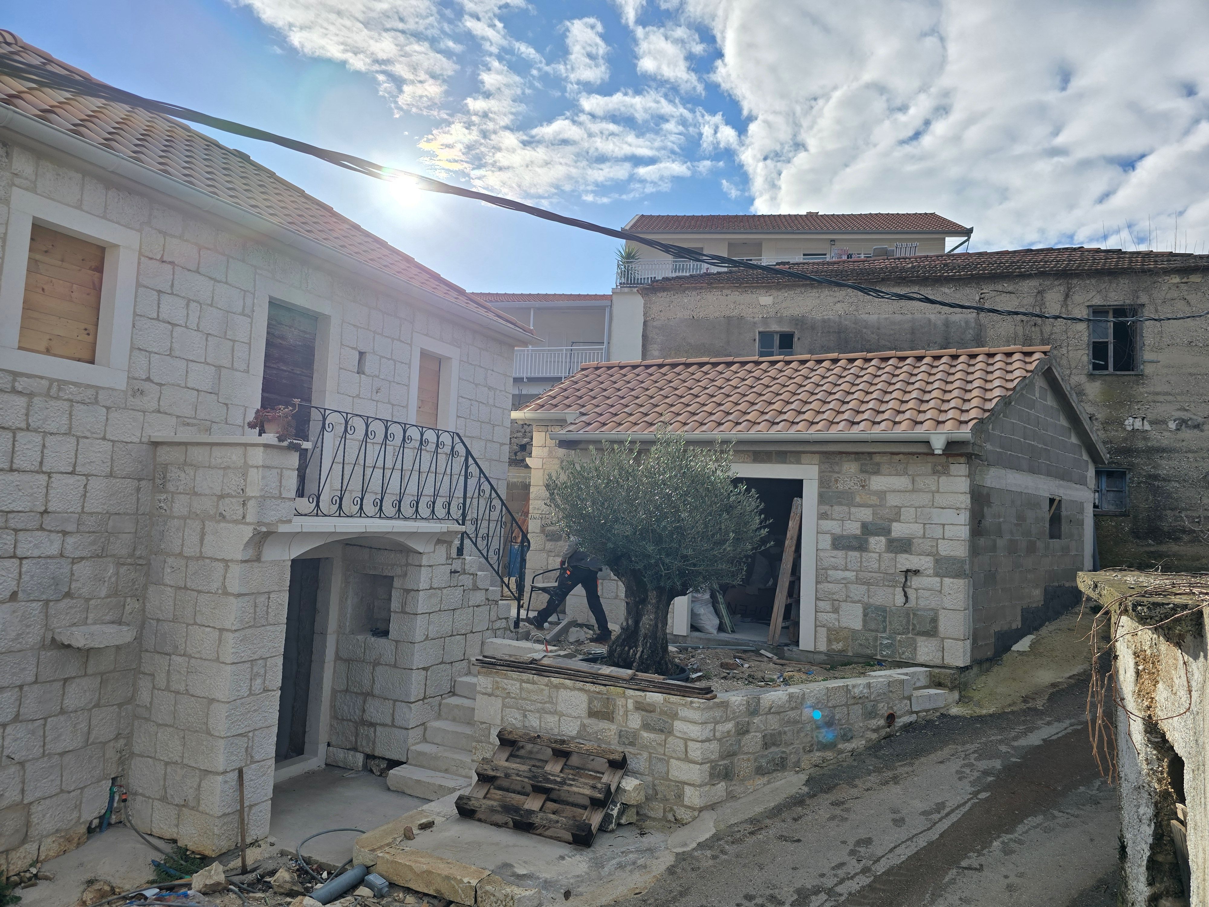 Hrvatska Čiovo - obnova krovišta na kamenoj kući izvedena od strane Meridiem tectum