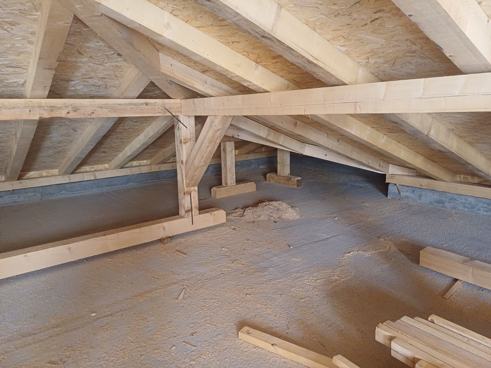 Tesarski radovi na složenoj geometriji krova